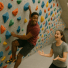Eine Coaching-Situation in einer Boulderhalle